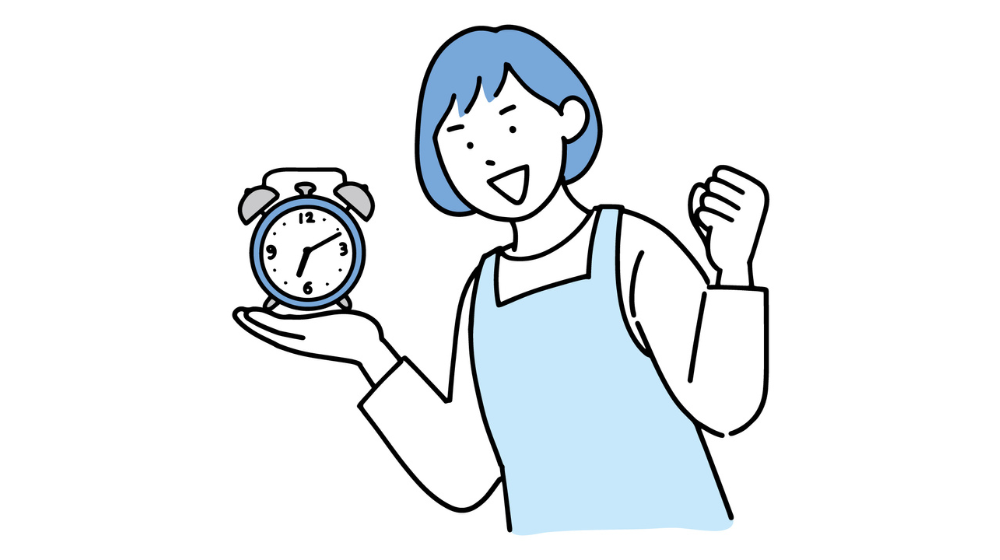 6歳差育児を心地よく回すために時間を工夫するイメージの、時計を持つエプロン姿の女性イラスト